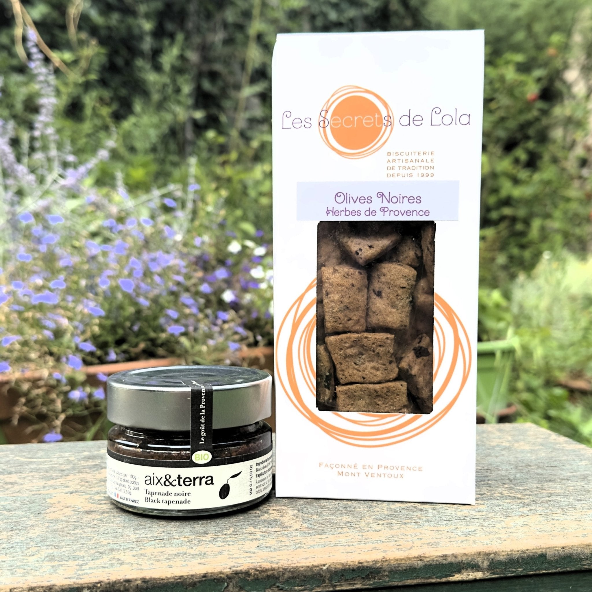 The Apéro Duo from Céline en Provence, a set with a jar of black olive tapenade and a box of savoury olive biscuits, perfect for an aperitif.