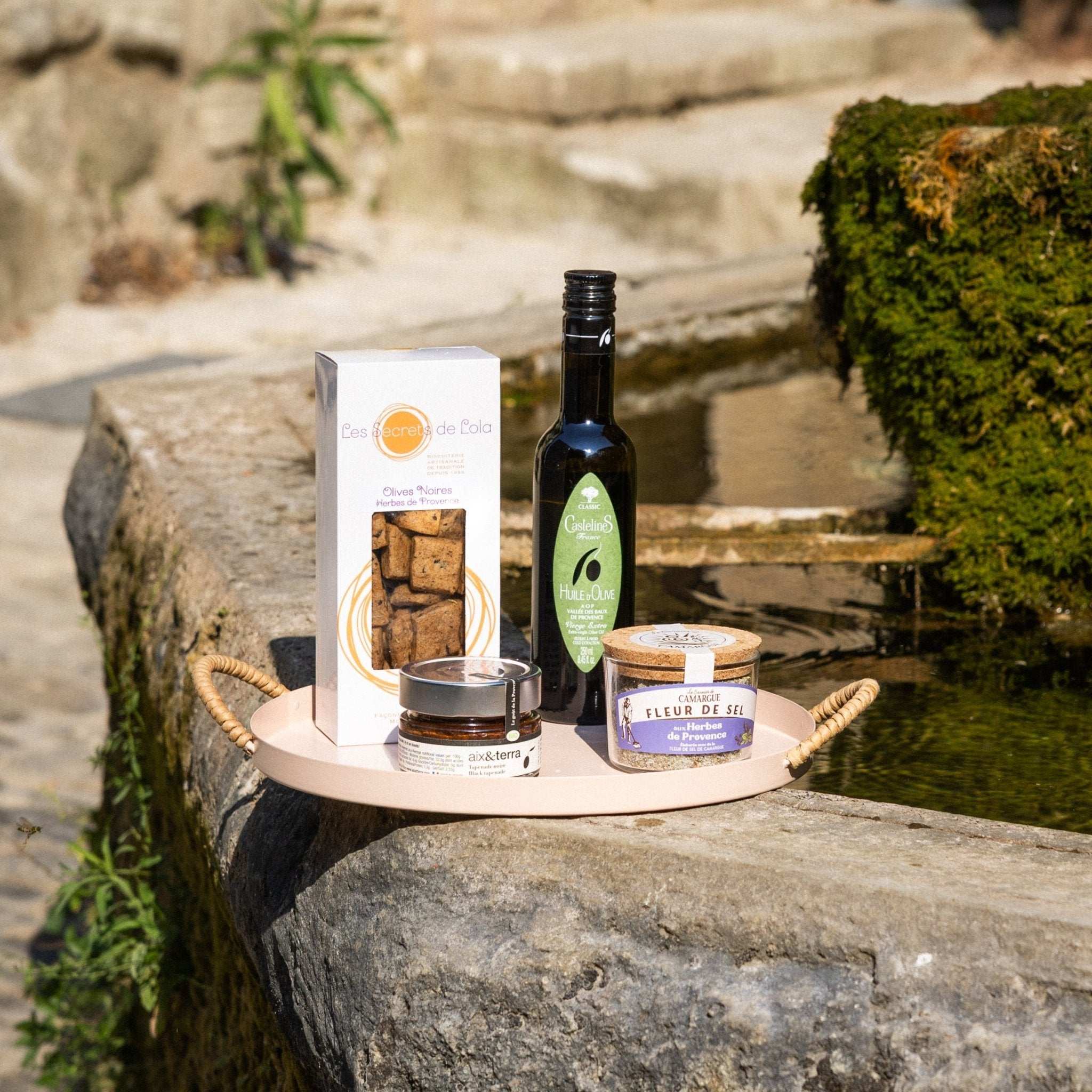 The Savoury Essentials gourmet box from Céline en Provence, containing olive oil, Fleur de Sel, tapenade, and biscuits, to bring authentic Provençal flavours to your table.