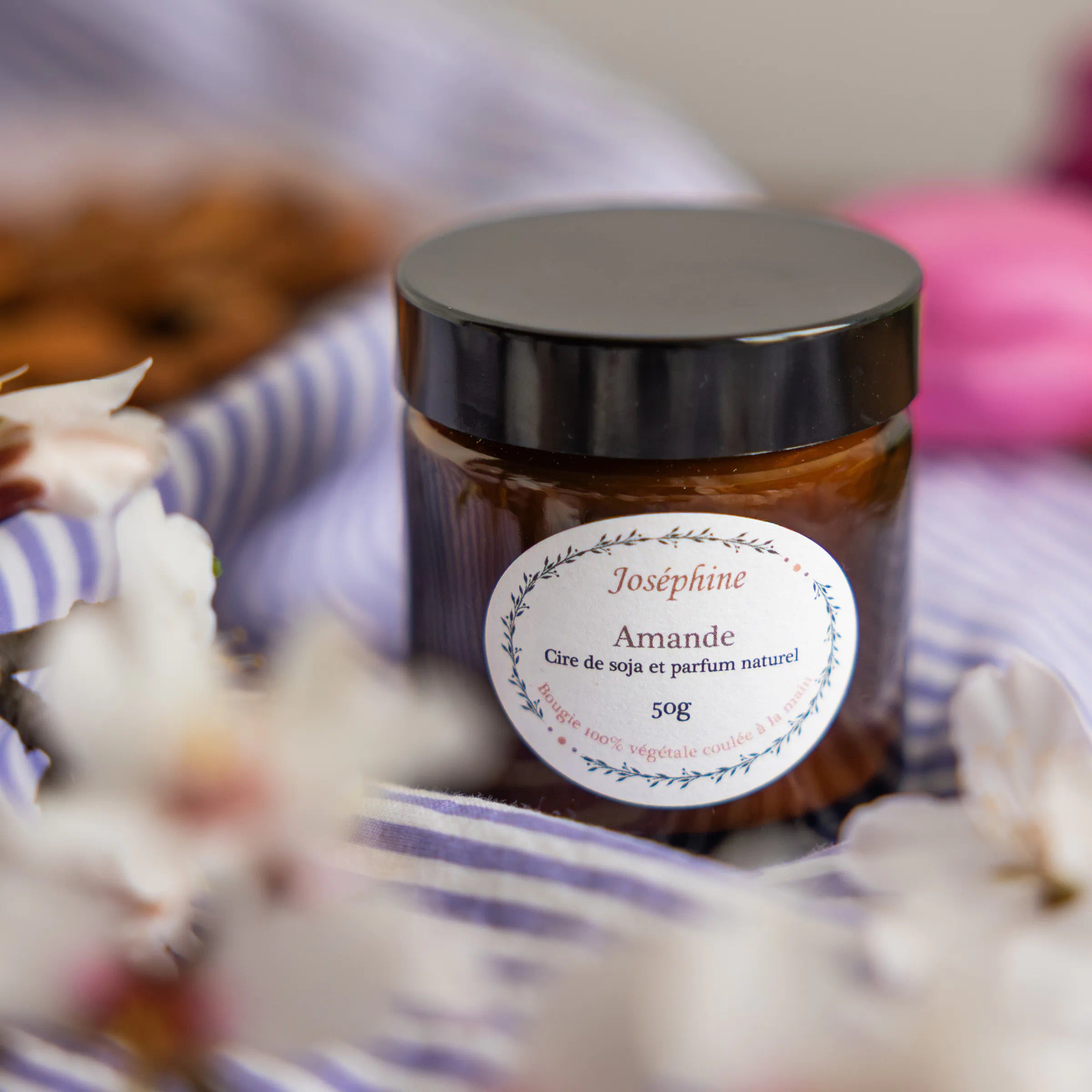 Joséphine almond scented candle with black lid and almond blossom, Provence