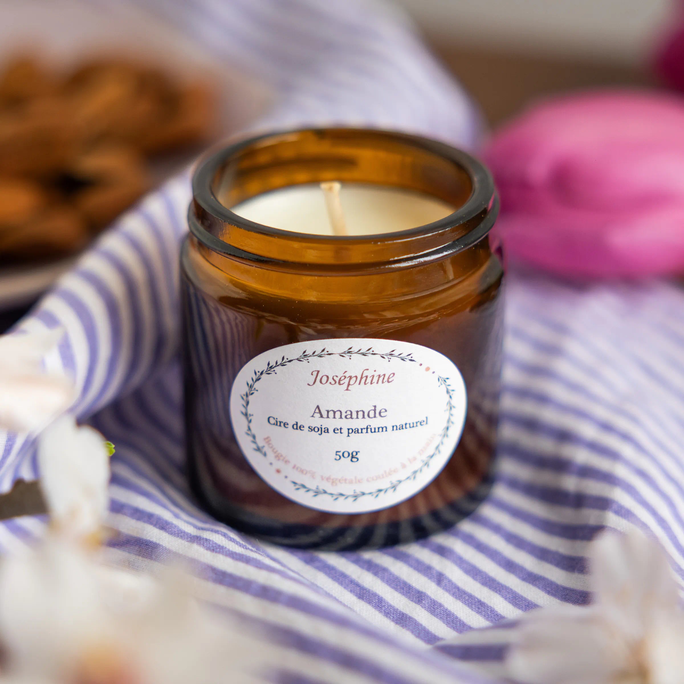 Joséphine almond scented candle with black lid and almond blossom, Provence