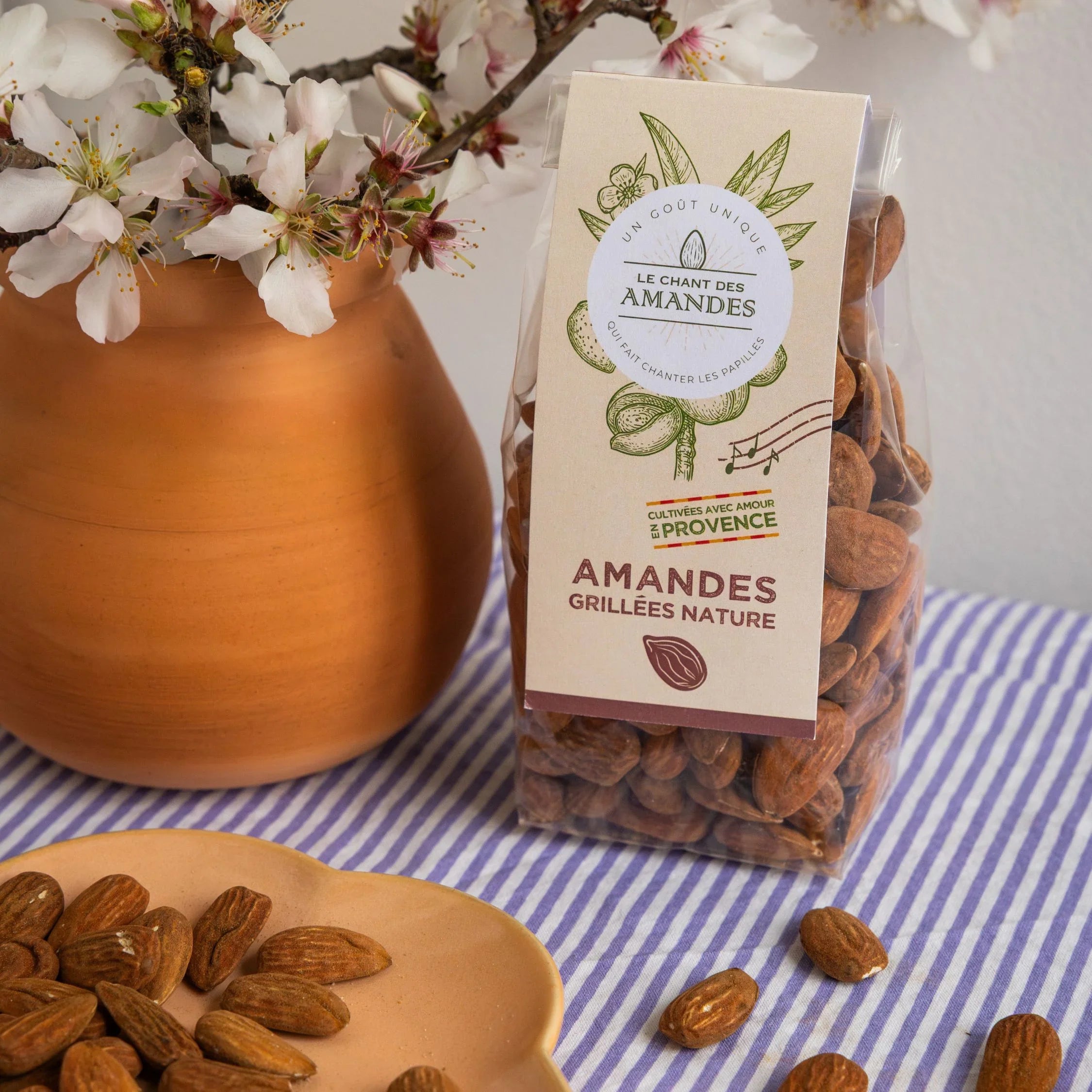 A sachet of natural grilled almonds from Provence, showcasing their crunchy texture and golden roasted skin, perfect for a healthy Mediterranean snack by Céline en Provence.