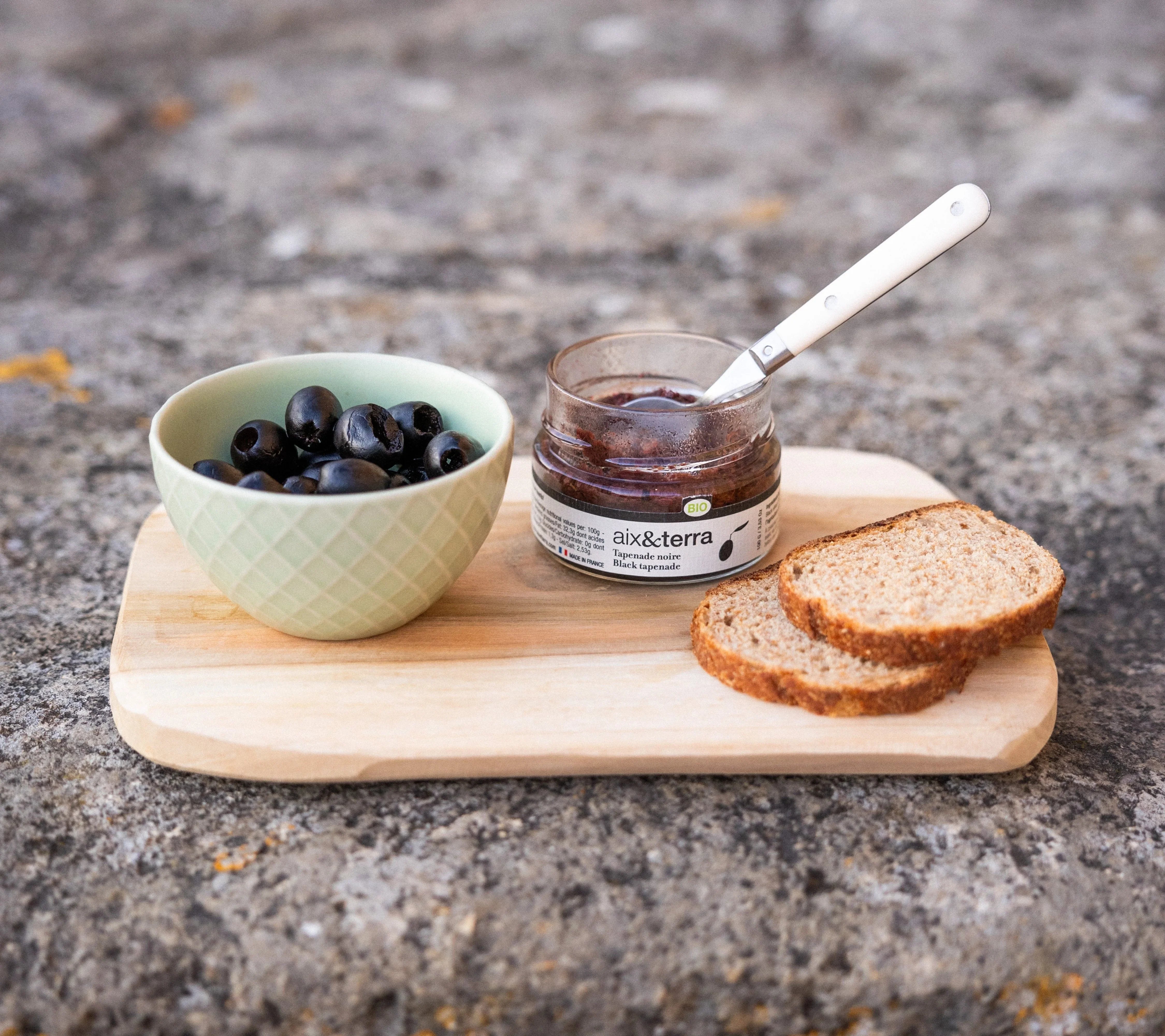 tapenade-black-organic-aixterra-perfect-pairing-apero-2 - Céline en Provence