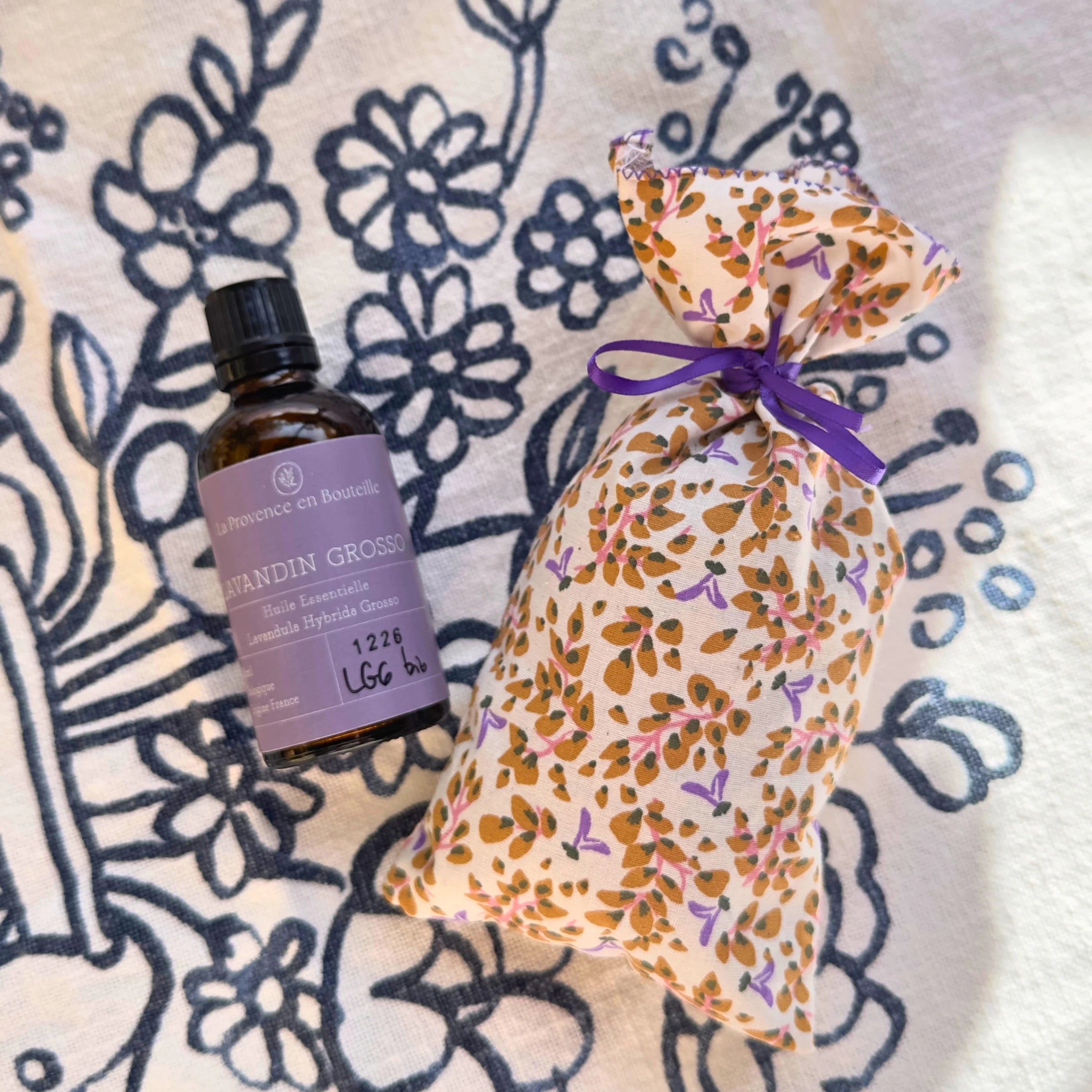 Thank You Teacher gift box variant B close-up with Lavandin Grosso essential oil and floral lavender pouch, Provençal end of year gift
