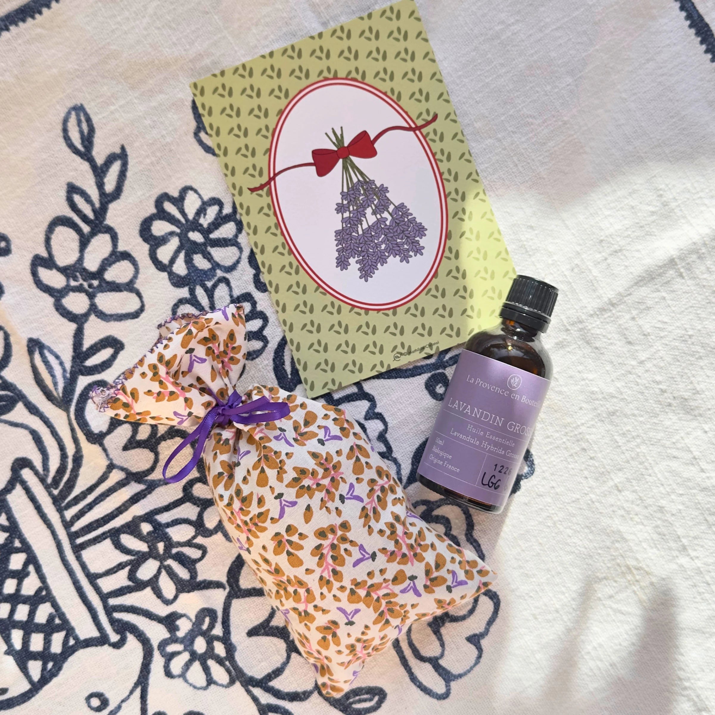 Thank You Teacher gift box variant B with Lavandin Grosso essential oil, floral lavender pouch and illustrated postcard, Provençal end of year gift